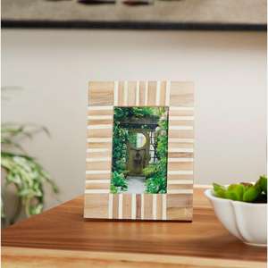 Cadre photo mural vertical en bois rayé, élégant, écologique, durable et moderne - Product Image 2