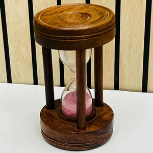 Sablier en bois de 4,5'' avec sable rose |   Horloge à sable de table rustique avec design croix d'ange pour décoration de fête d'anniversaire - Product Image 1
