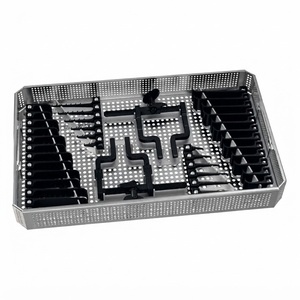 Juego de Retractores McCullouch con Cuchillas de 27 mm y 6 Dientes, y de 20 mm y 4 Dientes, con Gancho, para Uso en Quirófanos - Product Image 1