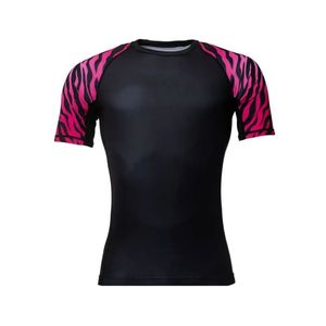 เสื้อรัดกล้ามเนื้อสำหรับฝึกซ้อม MMA แบบสั่งพิมพ์ลายได้ ระบายอากาศได้ดี กางเกงรัดรูปแขนสั้น สำหรับนักกีฬา No Gi Jiu Jitsu และมวยปล้ำ ผลิตในประเทศปากีสถาน - Product Image 1