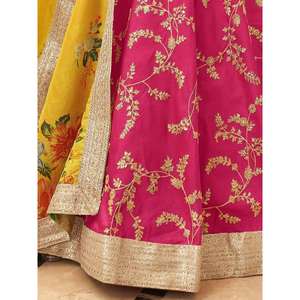 ชุดรับแขกผ้าไหมลายเลื่อมสีชมพูชวนให้หลงใหล - Product Image 2