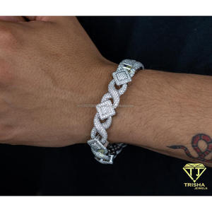 Bracelet de mode haut de gamme avec motif de maillons luxueux et détails en pierre de moissanite haut de gamme - Product Image 6