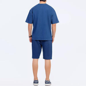 Ensemble décontracté effet denim oversize en coton éponge respirant, t-shirt et short patchwork, style streetwear vintage délavé pour homme, idéal pour l'été - Product Image 3