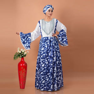 Kaftan en rayonne avec détails brodés au niveau du col, motif imprimé artistique, manches évasées et silhouette élégante longue jusqu'au sol - Product Image 4