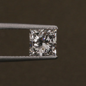 Diamant de laboratoire taille princesse, pierre non montée pour la création de bijoux - Product Image 2