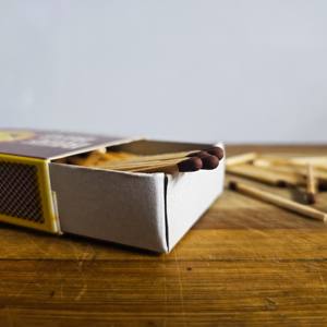 High Quality Wooden KB200Small Safety <b>Matches</b> 200 Sticks Slim Matchbox Custom Logo Printed Eco-Friendly Water Resistant - Product Image 1