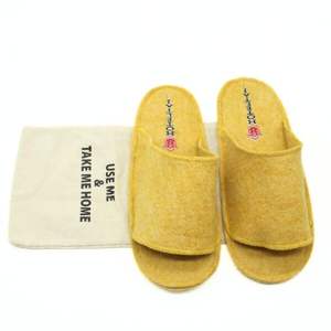 รองเท้าแตะทำมือจากผ้าสักหลาด นุ่มสบาย ทำจากขนสัตว์ 100% สีเหลือง สำหรับใส่ในบ้าน พื้นรองเท้าทำจากหนังแท้ เหมาะสำหรับทุกฤดู - Product Image 4