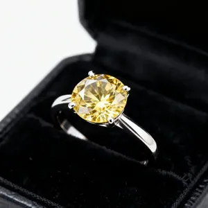 Anillo de compromiso clásico de plata 925 con moissanita redonda de talla brillante y engaste de púas para mujer - Product Image 2
