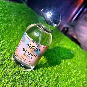 Maham Scents Blush Aura Eau De Parfum 50ml Fragancia para Mujer Botella de Vidrio Cilíndrica Tapa Esférica Cromada Aroma Floral de Larga Duración - Product Image 4