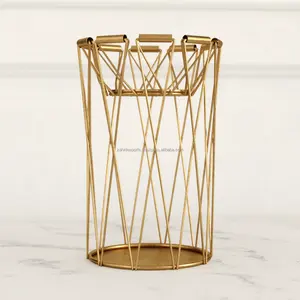 Portavelas Decorativo Contemporáneo de Alta Gama de Zahid Exports, Diseño Minimalista de Hierro, Decoración Moderna para el Hogar - Product Image 1