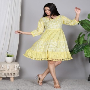 Vestido Túnica NIYANI Chic en Amarillo Limón, de Algodón, con Mangas Tres Cuartos, Bordado Floral, Diseño en Capas, Lavable, para Playa, Fiestas y Uso Diario - Product Image 2