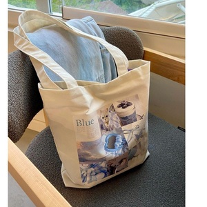 Bolsa de Lona Beige de la Mejor Calidad para Mujer con Interior Espacioso y Asas Resistentes Disponible a Buen Precio - Product Image 5