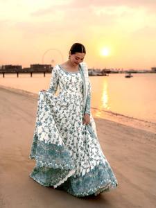 Lanzamiento del Nuevo Conjunto de Fiesta de Diseñador: Top, Pantalón Palazzo y Dupatta en Georgette Sintética de Alta Calidad - Product Image 2