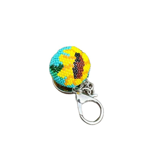 Porte-clés brodé de perles colorées motif poisson, fait main et écologique, idéal pour les filles et les remises de diplômes - Product Image 4