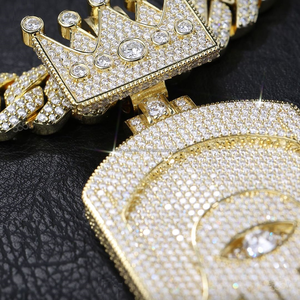 Eleva tu estado de estilo con colgante de mano HAMSA con ojo en plata 925 con diseño personalizado de diamante chapado en oro VVS moissanite - Product Image 3