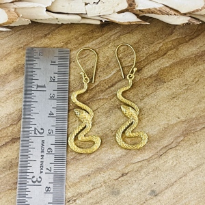 Boucles d'oreilles serpent en laiton tendance, style gothique, pendantes, pour femme, plaqué or 18 carats, design serpent gothique, thème animal doré, vente en gros/OEM - Product Image 4