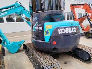 รถขุดขนาดเล็ก Kobelco SK40 4 ตัน พร้อมบุ้งขุดขนาด 0.22 ลูกบาศก์เมตร แบบตีนตะขาบ เครื่องยนต์มือสอง ปั๊มไฮดรอลิก - Product Image 6
