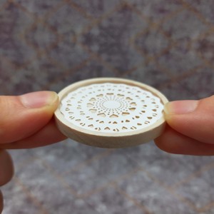 Plateau en bois pour maison de poupée à l'échelle 1:12 avec papier absorbant, accessoire miniature, couleur bois naturel, décoration de meubles - Product Image 3
