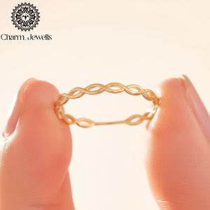 แหวนหมั้นชุบทองคำเหลืองประดับมอยส์ซาไนต์ทรงคลาสสิกจาก Charm Jewells สำหรับผู้หญิง ได้รับการรับรองจาก IGI - Product Image 1