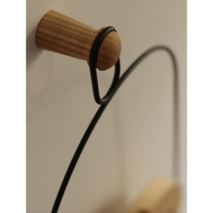 Horloge murale minimaliste en bois ronde à quartz analogique avec décor d'oiseau pour salon - Product Image 5