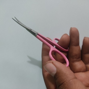 Tijeras Curvas Personalizadas de Acero Inoxidable para Manicura y Cejas con Cuidado de Cutículas para Arte de Uñas - Product Image 5