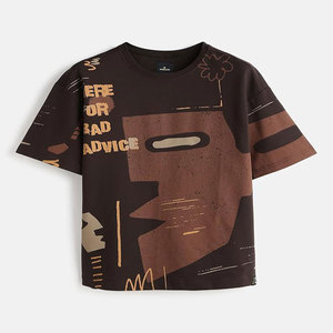 เสื้อยืดแขนสั้นสีน้ำตาลสำหรับผู้ชาย คอกลม ทรงปกติ ผ้าฝ้ายถัก 100% พิมพ์ลายดิจิทัล ระบายอากาศได้ดี แห้งเร็ว ไม่ยับ - Product Image 2