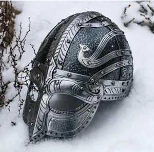 Casco Vikingo de Acero Plateado, Armadura Antigua, Pieza de Arte Coleccionable, Artesanía de Fundición - Product Image 1