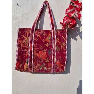 Sac fourre-tout en velours fleuri |   Sac à bandoulière matelassé fait main |   Accessoires Quotidiens Bohèmes - Product Image 1