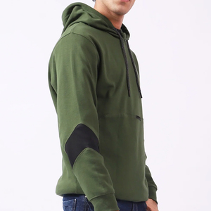 เสื้อฮู้ดผู้ชายสีเขียวมะกอก ทรงปกติ ผ้าฟลีซ สีพื้น สวมใส่สบาย มีกระเป๋าและแถบสีดำที่แขนเสื้อ - Product Image 1