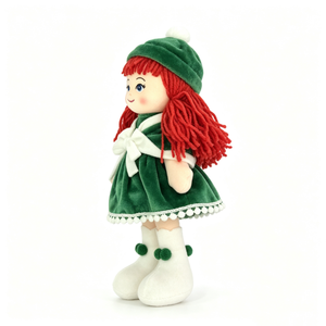 Muñeca de terciopelo verde personalizada con vestido navideño, juguete de peluche con gorro de invierno, muñeca de peluche festiva con ribete de pompones, muñeca de peluche de regalo para niñas - Product Image 1