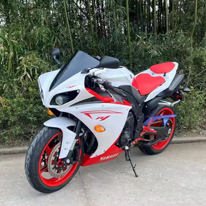 Superbike conçue pour la vitesse extrême, utilisant une Yamaha R1 1000cc pour l'accélération et les performances sur circuit. - Product Image 4