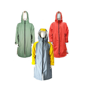Impermeable Personalizado de Fábrica OEM, Chaqueta de Lluvia Larga con Capucha para Hombre y Mujer, a la Moda, con Personalización - Product Image 5