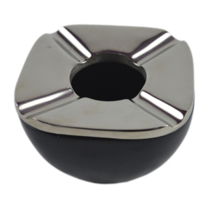 Plateau à cigarettes classique à quatre côtés, en aluminium de qualité supérieure, pour une utilisation intérieure/extérieure et dans le salon, à prix abordable - Product Image 1
