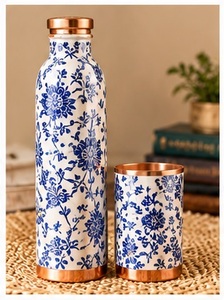 Botella de Agua de Lujo en Turquesa y Cobre con Tapa y Vaso de Cobre, Moderna para Viajes - Product Image 6