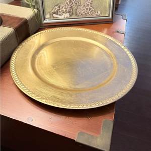Assiette de présentation moderne en laiton, finition brossée de haute qualité, bordure perlée, réutilisable, qualité alimentaire, compatible lave-vaisselle - Product Image 1