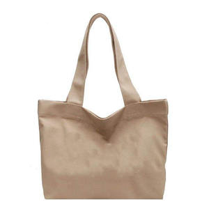 Bolsa Deportiva de Lona de Algodón Blanca con Diseño Geométrico Personalizado, Asa Larga y Correa para el Hombro - Product Image 1