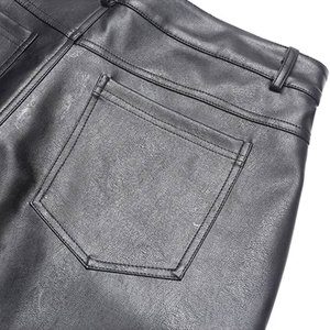Pantalones Cortos Bermuda de Cuero Sintético PU para Hombre, Cintura Alta, con Bolsillos, Cierre de Botones, Estilo Motociclista, Color Sólido, Tejido de Tela - Product Image 4