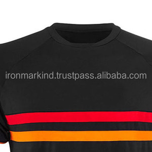 Shorts de sport pour homme en polyester noir, taille élastique, respirant, coupe classique, toutes saisons, couleur unie, logo personnalisé, poches avant - Product Image 3