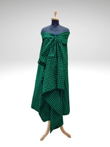 Robe africaine Maasai Shuka de qualité supérieure pour femmes avec imprimé Ankara, design élégant et parfaite pour les fêtes ou les tenues décontractées, en vente - Product Image 1