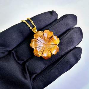 Pendentif Fleur en Œil de Tigre Naturel, Collier en Pierre Précieuse Sculptée, Élégant Pendentif Floral Œil de Tigre pour Femme, par Grossiste Indien - Product Image 4