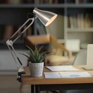 Lámpara de Mesa Moderna Minimalista de Latón con Pantalla Metálica, Iluminación Elegante para Oficina y Hogar - Product Image 2