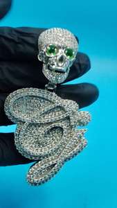 Colgante de Plata de Ley 925 con Moissanita VVS y Esmeralda de Corte Redondo, Diseño de Calavera, Personalizable con Nombre y Letra, Estilo Hip Hop, Especial de Halloween - Product Image 3