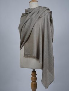 Elegante Pashmina de Cachemira Unisex, Estola Lisa, Suave y Ligera, Color Caqui, Chal de Diseño de Lujo, Perfecto para Ocasiones Festivas - Product Image 2