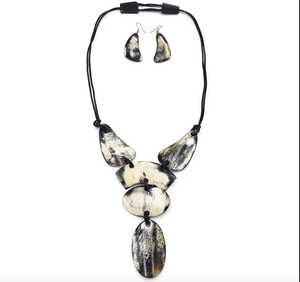 Collier ovale en corne unisexe, pendentif rustique fait à la main et respectueux de l'environnement avec cordon réglable, bijoux bohème chic uniques pour hommes et femmes - Product Image 2