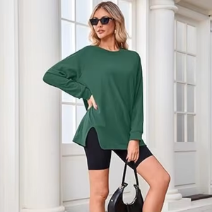 Sweat-shirt court personnalisé pour femme, pull-over moderne à capuche pour le fitness et le streetwear, hauts actifs ajustés pour femme - Product Image 1