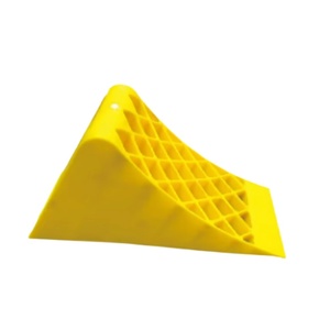 Nouvelles plaquettes de rampe portables triangulaires en caoutchouc antidérapantes pour pneus - Product Image 1