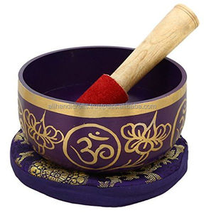 Bol chantant tibétain blanc avec motif Yin Yang et Lotus dorés, gong en bronze pour la méditation, le yoga et la pratique spirituelle - Product Image 3