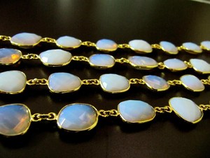 Ópalo Rosa Místico, Forma Irregular, Briolette, Cadena de Latón con Bisel, Joyería de Alta Calidad, Tamaño 12-15 mm - Product Image 3