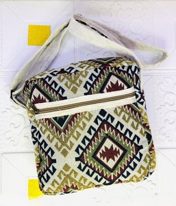 Pochette Fusion Republik à fermeture magnétique, unisexe, écologique, faite à la main, par des designers, sacs de soirée exclusifs, inégalés - Product Image 5