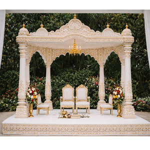 Mandap de mariage de style Grand Maharani, Mandap de mariage indien traditionnel avec piliers ornés, Mandap extérieur Raj Mahal USA - Product Image 1